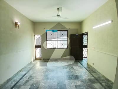 جوہر ٹاؤن فیز 2 جوہر ٹاؤن,لاہور میں 4 کمروں کا 8 مرلہ مکان 1.3 لاکھ میں کرایہ پر دستیاب ہے۔