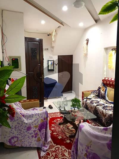 خدا بخش کالونی کینٹ,لاہور میں 3 کمروں کا 3 مرلہ مکان 1.35 کروڑ میں برائے فروخت۔