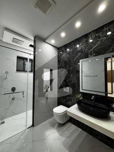 ایل ڈی اے ایوینیو لاہور میں 7 کمروں کا 10 مرلہ مکان 4.15 کروڑ میں برائے فروخت۔