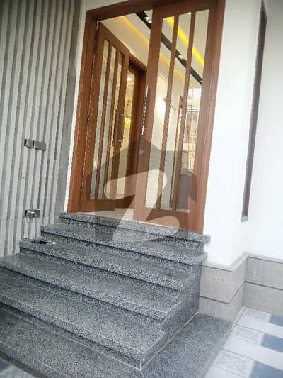 300 YARDS ARCHITECT MODERN HOUSE