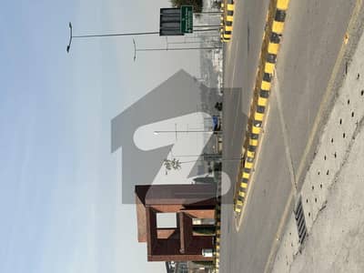 ڈی ایچ اے فیز 5 - سیکٹر ایف ڈی ایچ اے ڈیفینس فیز 5,ڈی ایچ اے ڈیفینس,اسلام آباد میں 1 کنال رہائشی پلاٹ 3.35 کروڑ میں برائے فروخت۔