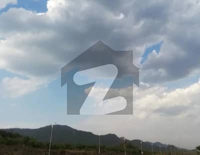 مارگلہ انکلیو مارگلہ ایونیو,اسلام آباد میں 1 کنال رہائشی پلاٹ 6.5 کروڑ میں برائے فروخت۔