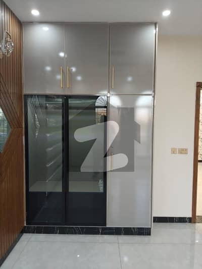 ازمیر ٹاؤن لاہور میں 3 کمروں کا 1 کنال بالائی پورشن 1.0 لاکھ میں کرایہ پر دستیاب ہے۔