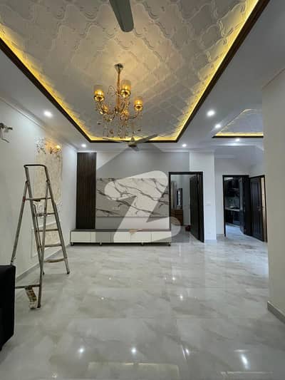 ڈریم گارڈنز ڈیفینس روڈ,لاہور میں 5 کمروں کا 8 مرلہ مکان 3.5 کروڑ میں برائے فروخت۔