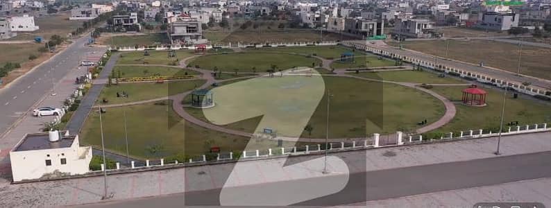 ڈی ایچ اے فیز 7 - بلاک وائے فیز 7,ڈیفنس (ڈی ایچ اے),لاہور میں 1 کنال رہائشی پلاٹ 3.1 کروڑ میں برائے فروخت۔