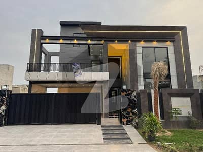 واپڈا ٹاؤن فیز 1 - بلاک ای1 واپڈا ٹاؤن فیز 1,واپڈا ٹاؤن,لاہور میں 7 کمروں کا 1 کنال مکان 6.5 کروڑ میں برائے فروخت۔