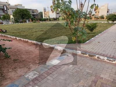 Soomra society 400 sqyd plot