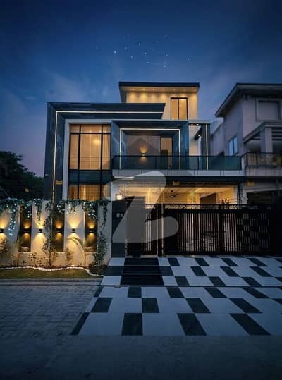 سینٹرل پارک ہاؤسنگ سکیم لاہور میں 5 کمروں کا 10 مرلہ مکان 4.3 کروڑ میں برائے فروخت۔