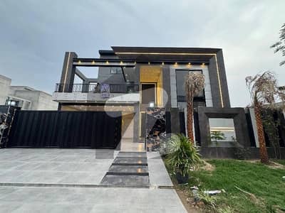 این ایف سی 1 لاہور میں 7 کمروں کا 1 کنال مکان 6.5 کروڑ میں برائے فروخت۔