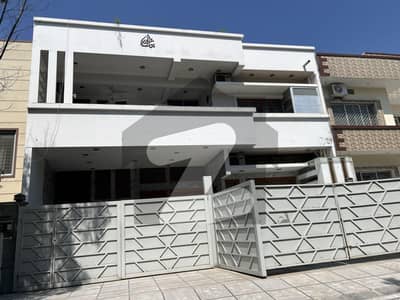 آئی ۔ 8 اسلام آباد میں 3 کمروں کا 12 مرلہ زیریں پورشن 1.65 لاکھ میں کرایہ پر دستیاب ہے۔