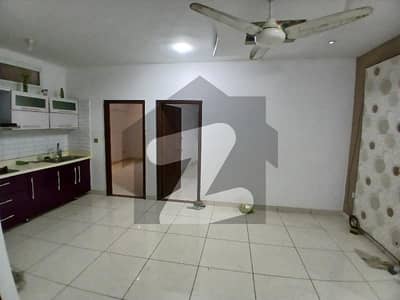 Outclass 3BEDROOM Apartment 1150sqft. Very Well Maintained Family Building. . RENT