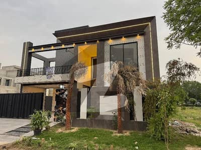 یو ای ٹی ہاؤسنگ سوسائٹی ۔ بلاک اے یو ای ٹی ہاؤسنگ سوسائٹی,لاہور میں 7 کمروں کا 1 کنال مکان 6.5 کروڑ میں برائے فروخت۔