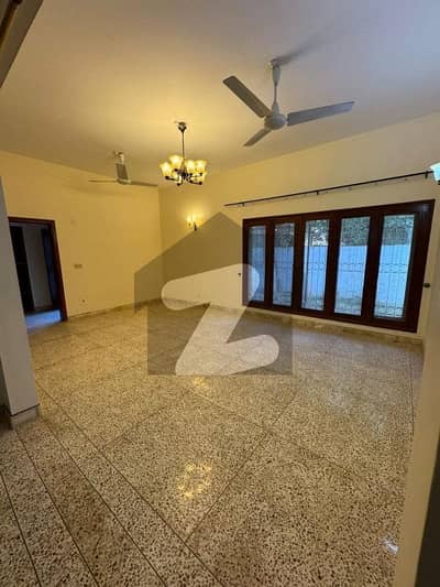 ڈی ایچ اے فیز 4 ڈی ایچ اے ڈیفینس,کراچی میں 2 کمروں کا 12 مرلہ زیریں پورشن 1.25 لاکھ میں کرایہ پر دستیاب ہے۔