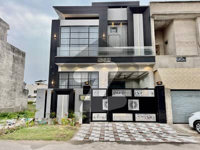 Elegant 5 Marla Designer House Up for Sale