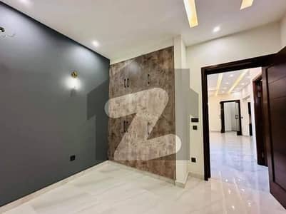 لیک سٹی میڈوز لاہور میں 3 کمروں کا 5 مرلہ مکان 2.25 کروڑ میں برائے فروخت۔