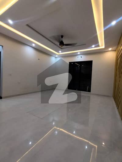 ڈی ایچ اے 11 رہبر لاہور میں 3 کمروں کا 5 مرلہ مکان 1.05 لاکھ میں کرایہ پر دستیاب ہے۔