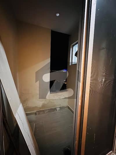 گلبرگ ہائٹس گلبرگ گرینز,گلبرگ,اسلام آباد میں 1 کمرے کا 4 مرلہ فلیٹ 1.35 کروڑ میں برائے فروخت۔