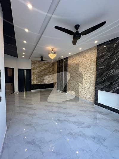 1 KANAL LIKE A BRAND NEW LUXURY EXCELLENT GOOD CONDITION IDEAL UPPER PORTION HOUSE FOR RENT IN BABAR BLOCK BAHRIA TOWN LAHORE