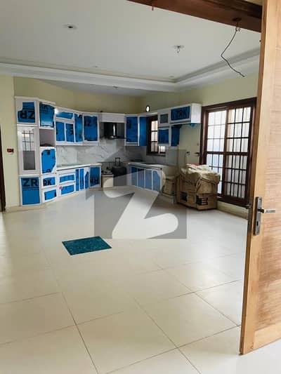 گلستانِ جوہر کراچی میں 9 کمروں کا 1 کنال مکان 5.5 لاکھ میں کرایہ پر دستیاب ہے۔