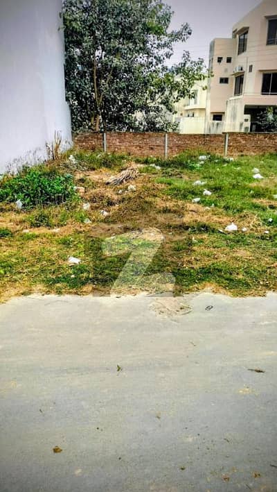 8 Marla Plot For Sale