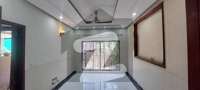 پیراگون سٹی لاہور میں 2 کمروں کا 10 مرلہ زیریں پورشن 1.0 لاکھ میں برائے فروخت۔