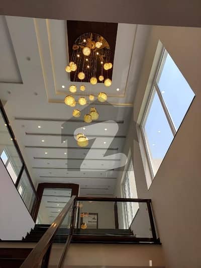 ڈی ایچ اے فیز 7 - بلاک ایس فیز 7,ڈیفنس (ڈی ایچ اے),لاہور میں 5 کمروں کا 1 کنال مکان 11.75 کروڑ میں برائے فروخت۔