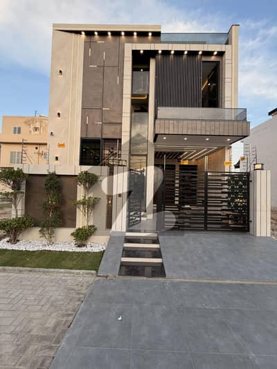 سینٹرل پارک ہاؤسنگ سکیم لاہور میں 4 کمروں کا 5 مرلہ مکان 2.35 کروڑ میں برائے فروخت۔