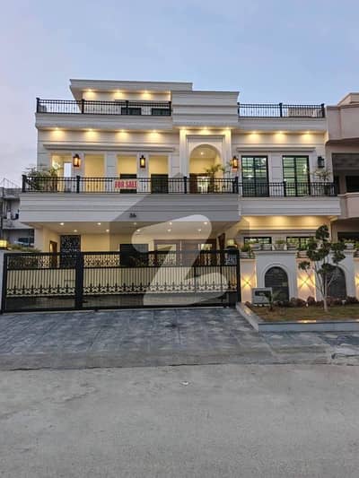 جی ۔ 13 اسلام آباد میں 6 کمروں کا 14 مرلہ مکان 12.5 کروڑ میں برائے فروخت۔