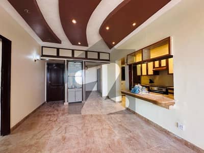 ڈی ایچ اے فیز 5 ڈی ایچ اے ڈیفینس,کراچی میں 3 کمروں کا 8 مرلہ فلیٹ 3.25 کروڑ میں برائے فروخت۔