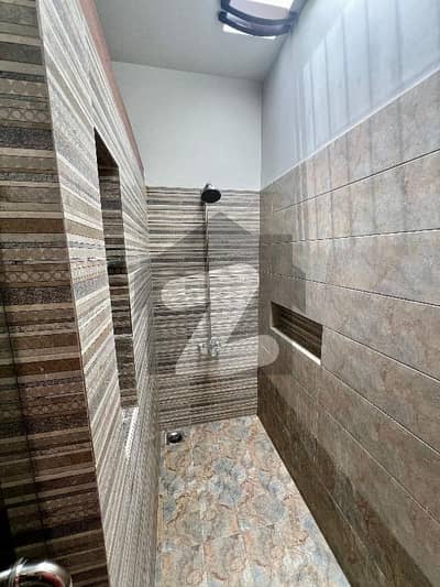 ڈی ایچ اے فیز 7 ڈی ایچ اے ڈیفینس,کراچی میں 5 کمروں کا 12 مرلہ مکان 9.75 کروڑ میں برائے فروخت۔