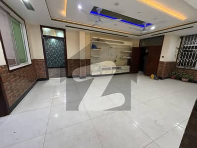 سیٹلائٹ ٹاؤن - 6 ویں روڈ سیٹیلائیٹ ٹاؤن - بلاک ڈی,سیٹیلائیٹ ٹاؤن,راولپنڈی میں 3 کمروں کا 13 مرلہ زیریں پورشن 1.2 لاکھ میں کرایہ پر دستیاب ہے۔