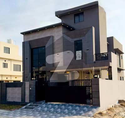 ٹاپ سٹی 1 اسلام آباد میں 5 کمروں کا 10 مرلہ مکان 3.98 کروڑ میں برائے فروخت۔