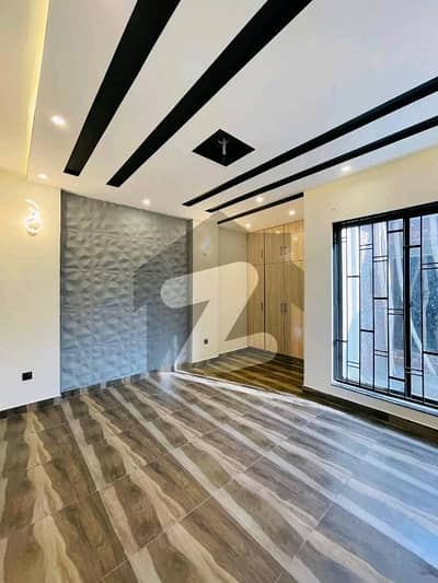 BEAUTIFUL UPPER PORTION FOR RENT AVAILABLE WITH GAS