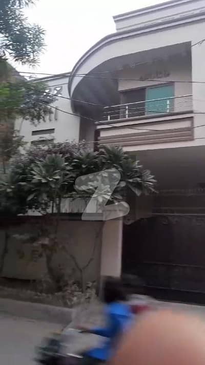 گلشنِ رفیق فیصل آباد میں 6 کمروں کا 7 مرلہ مکان 3.0 کروڑ میں برائے فروخت۔