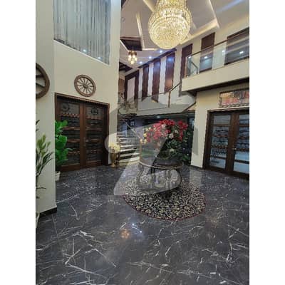 2 KANAL CORNER HOUSE WITH BASEMENT SALE