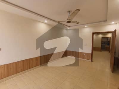 فارمانئیٹس ہاؤسنگ سکیم لاہور میں 2 کمروں کا 4 مرلہ فلیٹ 35.0 ہزار میں کرایہ پر دستیاب ہے۔