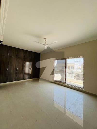 فالکن کمپلیکس نیوملیر ملیر,کراچی میں 5 کمروں کا 1 کنال مکان 10.3 کروڑ میں برائے فروخت۔ فالکن کمپلیکس نیوملیر ملیر,کراچی میں 5 کمروں کا 1 کنال مکان 10.3 کروڑ میں برائے فروخت۔