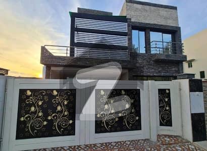 Owner Build 10-Marla House In Bahria Town Lahore