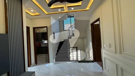 ڈی ایچ اے 11 رہبر لاہور میں 2 کمروں کا 5 مرلہ بالائی پورشن 45.0 ہزار میں کرایہ پر دستیاب ہے۔