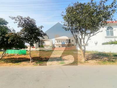 ویلینشیاء ۔ بلاک سی 1 ویلینشیاء ہاؤسنگ سوسائٹی,لاہور میں 1 کنال رہائشی پلاٹ 4.35 کروڑ میں برائے فروخت۔