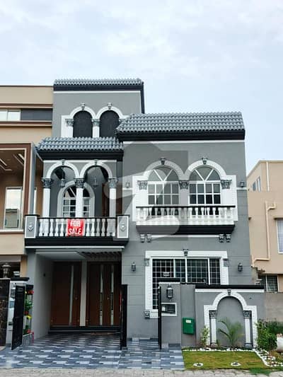 بحریہ ٹاؤن جناح بلاک بحریہ ٹاؤن سیکٹر ای,بحریہ ٹاؤن,لاہور میں 3 کمروں کا 5 مرلہ مکان 2.95 کروڑ میں برائے فروخت۔