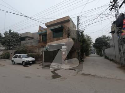 سپر ٹاون لاہور میں 4 کمروں کا 6 مرلہ مکان 3.25 کروڑ میں برائے فروخت۔