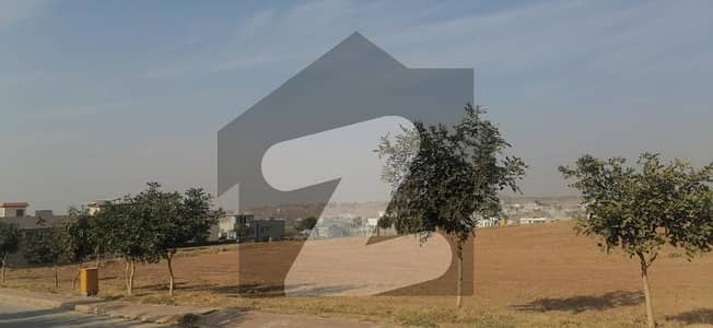 1 KANAL TOP HEIGHTED PLOT AVAILABLE FOR SALE ON INVESTOR PRICE IN BLOCK P