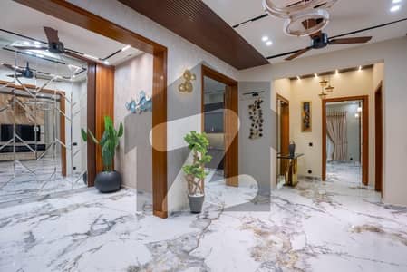 بحریہ ٹاؤن ٹیولپ بلاک بحریہ ٹاؤن سیکٹر سی,بحریہ ٹاؤن,لاہور میں 1 کنال مکان 7.25 کروڑ میں برائے فروخت۔