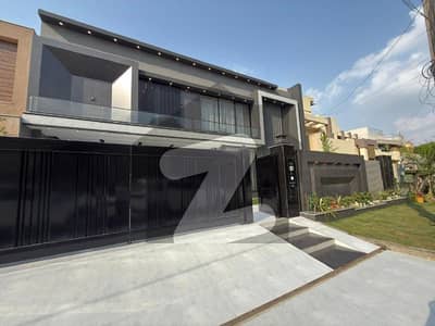 1 Kanal Brand New Luxury House For Sale Location: Valencia Town, Lahore (Prime Sector) Key Features: Near Park | 40 Feet Wide Road   Property Overview:
