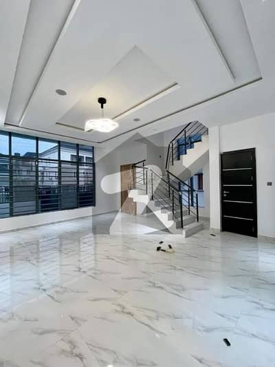 گلبرگ لاہور میں 1 کنال دفتر 10.0 لاکھ میں کرایہ پر دستیاب ہے۔