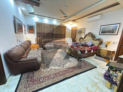 2 Kanal Grand Residence For Sale Near UCP Lahore Location: Prime Location Near University of Central Punjab (UCP) Condition: 8 Years Old (Well-Maintained)  Property Features: