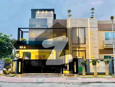 10.77 Marla CORNER ARCHITECT DOUBLE HIGHTED DESIGNER HOUSE FOR SALE