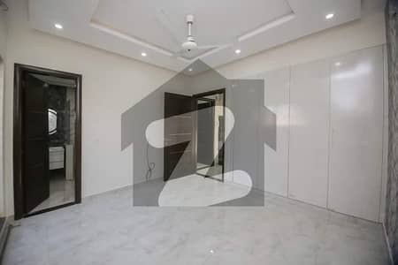 1 KANAL HOUSE IS AVAILABLE FOR RENT IN GULBERG