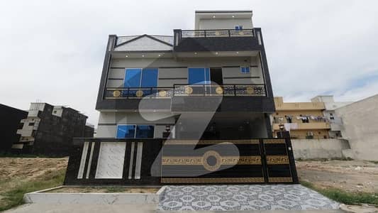 8 Marla Sun facing House In Prime Location